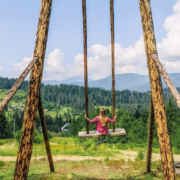 Оглядова пішохідна екскурсія містом Яремче — водоспад Пробій, вольєр з оленями та сувенірний ринок